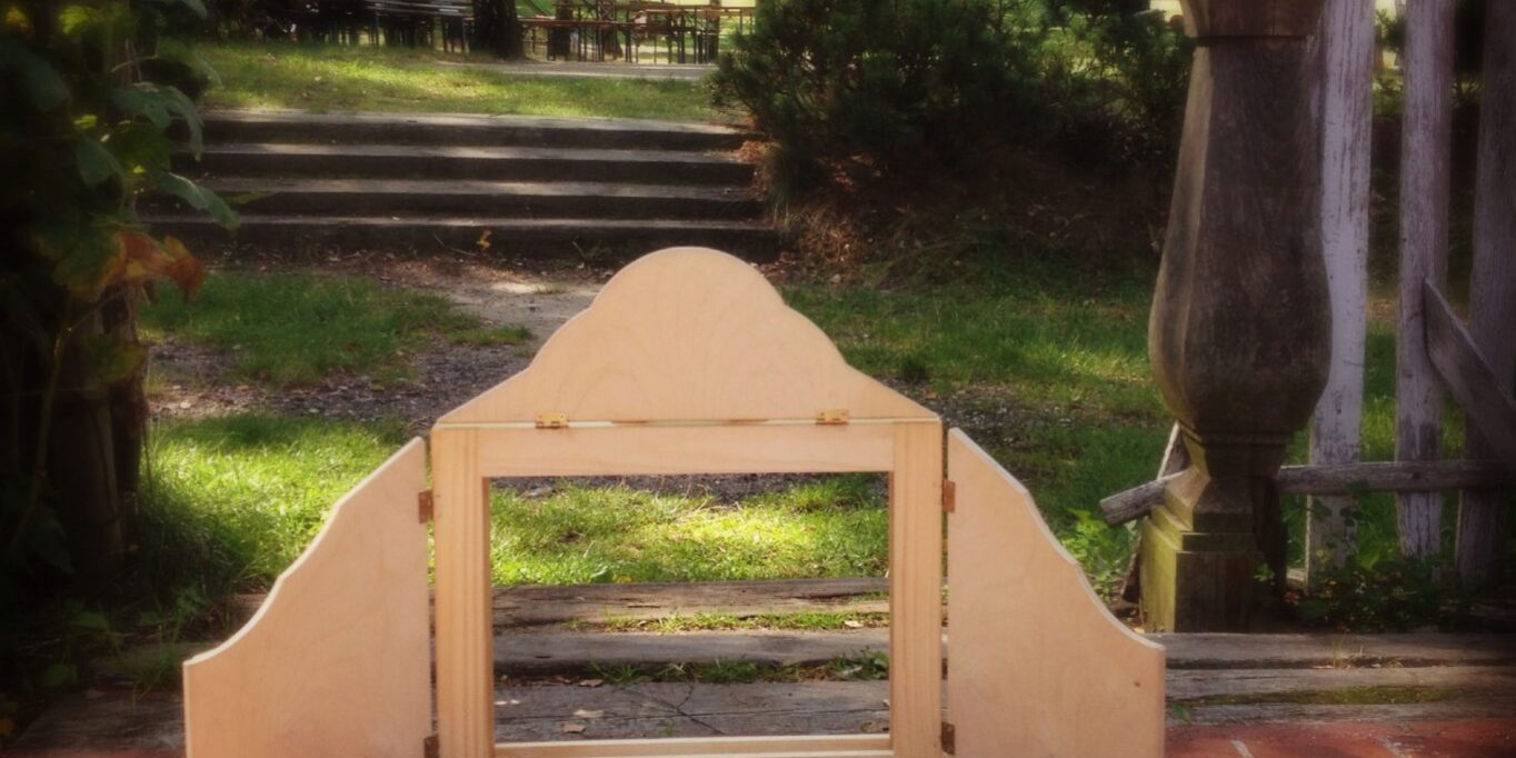 IMG_7208 kamishibai w ogrodzie