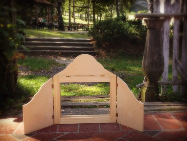 kamishibai w ogrodzie