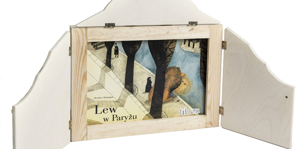 Lew w Paryżu w teatrzyku kamishibai