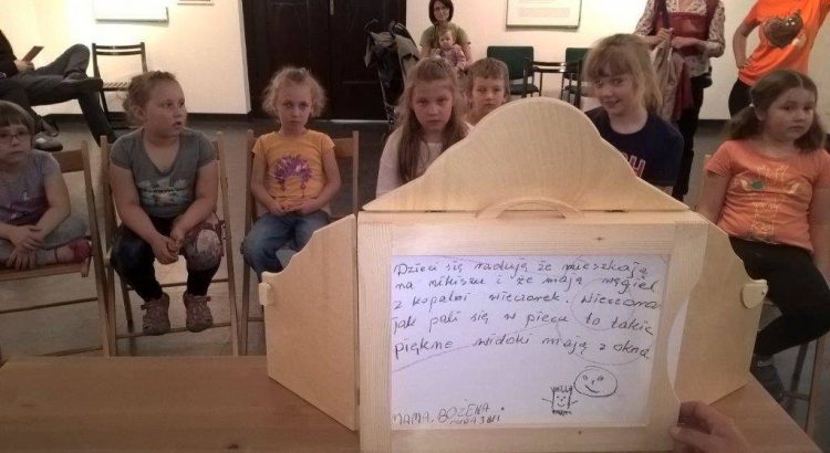 parawan kamishiabi z widokiem na dziecięcą widownię
